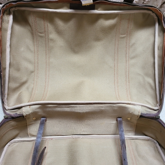 GUCCI Vintage Web GG Monogram Pattern
Who will be lucky to score this deal? - Picture 9 of 12